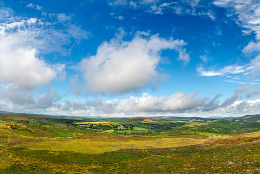 UK, England, Devonshire.  The pastoral County of Devon viewed from Dartmoor near Hay Tor.