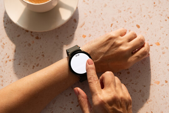 Blank, empty mock-up screen smartwatch and breakfast
