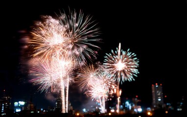 Fototapeta premium Unique Minimalist Fireworks Display for New Year's Celebration at Night