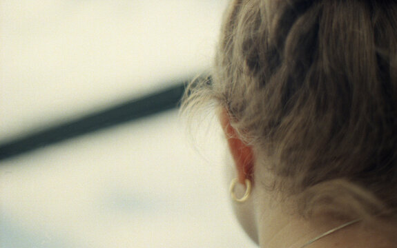 Back of the head of a blond woman