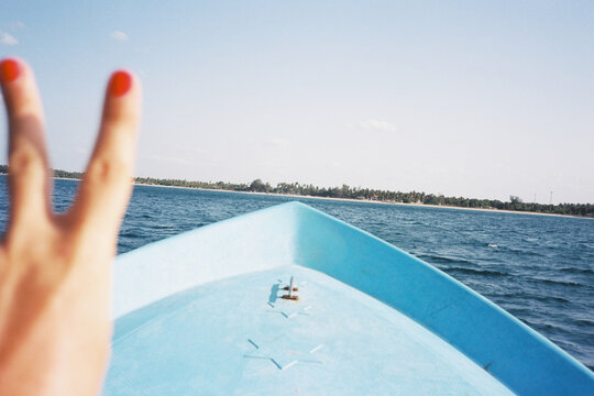 Victory gesture, travel boat island, Film