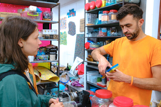 the customer speaks with the contractor at the production site