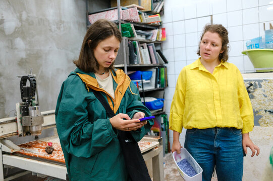 client and contractor talking at production
