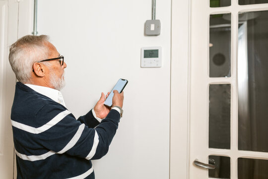 Senior Smartphone to Control Smart Home 