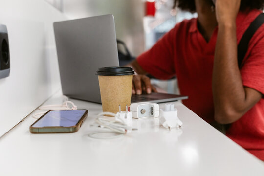 Airport Lounge Desk Tech