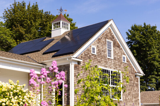 Luxury Home barn with solar Panel 