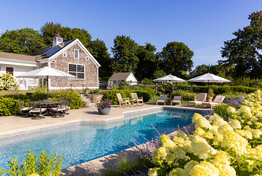 Swimming Pool Luxury Home Barn