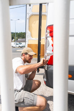 Van light fixing