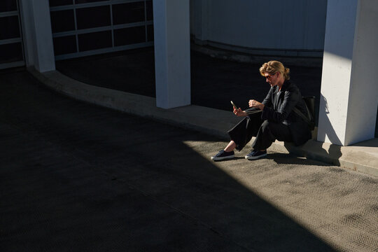 Scrolling in the Sun