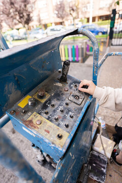 Painter operating lifting platform control panel