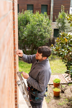 Professional handyman repair