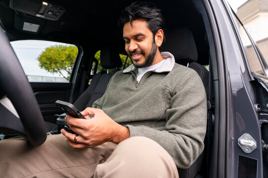 happy driver cellphone 