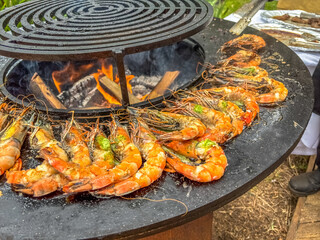Gambas grill&eacute;es sur brasero 