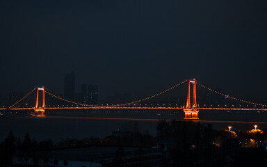 Obraz premium Hanyang Changjiang Bridge Illuminated at Night in Wuhan China