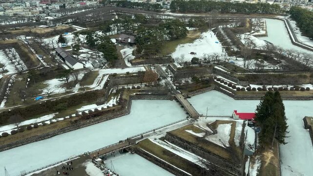 北海道・函館の冬の観光名所、真っ白な雪化粧をした五稜郭のパノラマ絶景