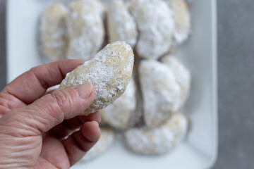 vanilla crescent cookies with powdered sugar