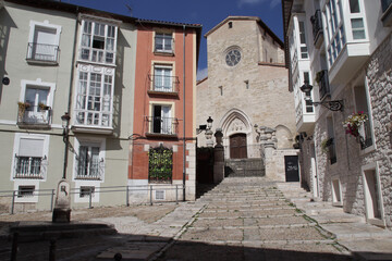 Obraz premium habitation, buildings and medieval church (st gil abad) in burgos in spain 