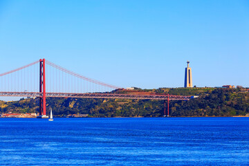 Obraz premium Lisbon, Portugal River Tagus and bridge