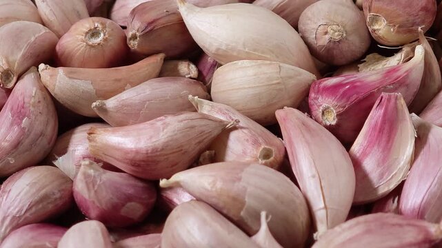 Fresh garlic in a basket.	