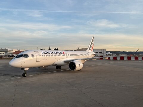 Picture of an Air France Airbus A220-300 F-HPNT coming in to stand at Marseille airport