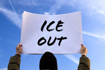 ice out protest schild