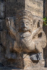 Obraz premium Stone Relief Sculpture of Garuda at Pashupatinath Temple, Kathmandu