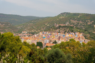 Obraz premium Colorful Bosa Hillside Town