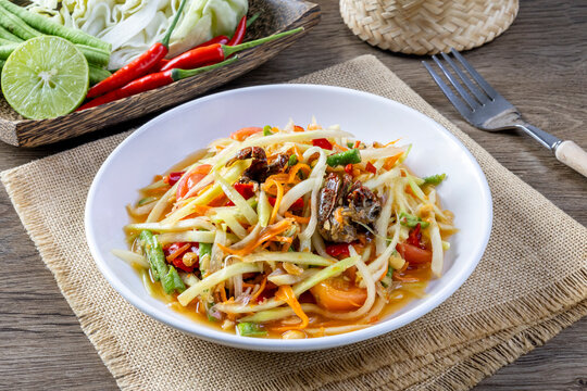 Somtum - Thai spicy papaya salad with herring