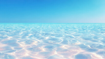 輝く陽光が透過する透明な海の波紋と果てしなく続く青い空の水平線。