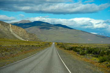 Fototapeta premium endless road from el calafate to el chanten patagonia argentina