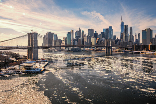 Fantastic view of the Brooklyn Bridge against the skyline of Manhattan in New York City, USA, with ice shelves drifting downstream in the East River