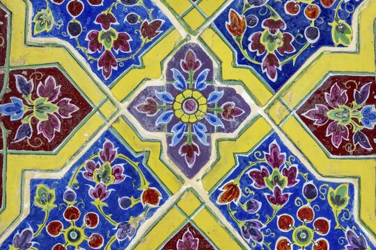 Coloured Bencharong ceramic tiles, circular gallery (Phra Rabieng) around the central chedi, Wat Ratchabophit (full name Wat Ratchabophit Sathit-Mahasimaram Ratcha Wora Maha Viharn), Buddhist temple, Wat, Phra Nakhon district, Bangkok, Thailand