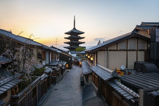 Yasaka dori historic street in the old town with traditional Japanese houses, five-story Yasaka Pagoda of the Buddhist Hōkanji Temple at the back, evening mood, sunset, Higashiyama, Kyoto, Japan