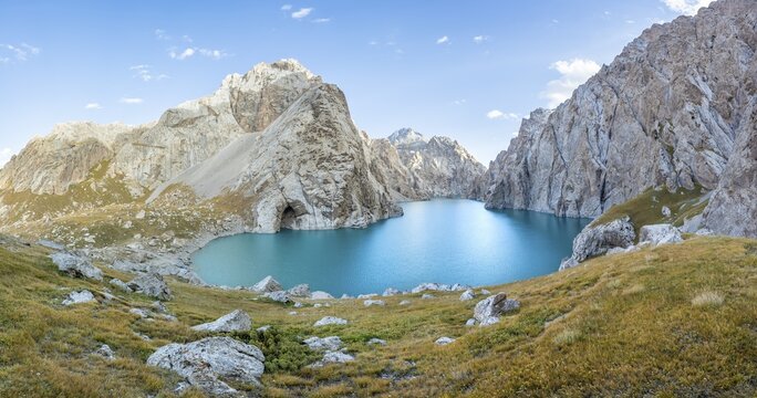 Turquoise mountain lake Kol Suu with rocky steep mountains, Kol Suu Lake, Sary Beles Mountains, Naryn Province, Kyrgyzstan