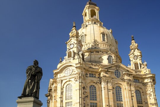 Martin Luther Monument, behind it the Church of Our Lady, Neumarkt, Dresden, Saxony, Germany