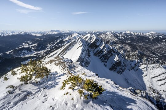 Berge im Winter, Blick auf Vorderlahner Kopf vom Sonntagshorn, Chiemgauer Alpen, Bayern, Deutschland