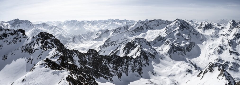 View of snow-covered mountain panorama, view from Sulzkogel, in the back summit Gamskogel and Hochreichkopf, K&uuml;htai, Stubai Alps, Tyrol, Austria