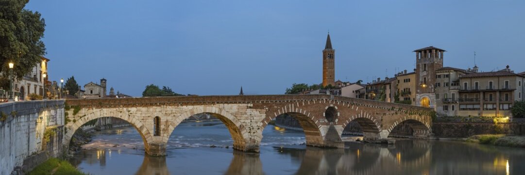 Old Town with the Adige River, Ponte Pietra, Verona, Adige Valley, Veneto, Italy