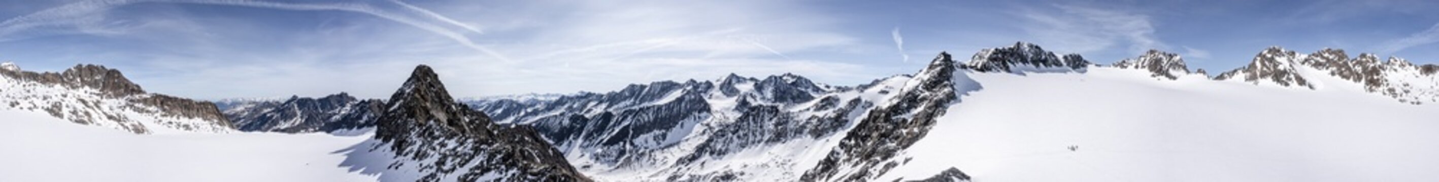Alpine panorama high mountains with glacier Lisener Ferner, left Berglasspitze, right Brunnenkogel and L&uuml;sener Spitze, mountains in winter, Stubai Alps, Tyrol, Austria