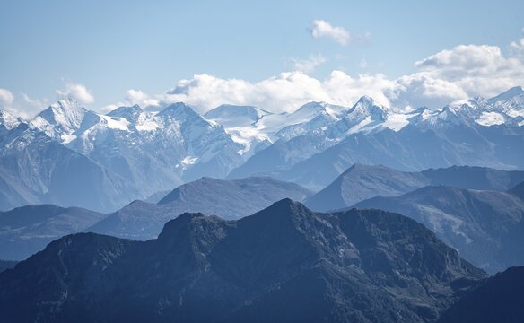 Snow-covered mountain peaks on the main ridge of the Alps, Gro&szlig;venediger, view from Mitterhorn, Nuaracher H&ouml;henweg, Loferer Steinberge, Tyrol, Austria