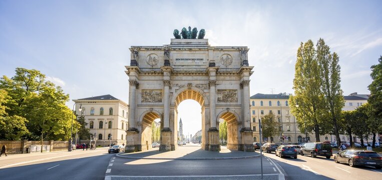 Backlight shot, Siegestor on Leopoldstra&szlig;e, neoclassical architecture, Bavaria, Munich