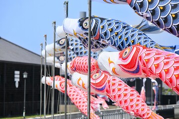 半田市、半田運河の醸造蔵と鯉のぼり