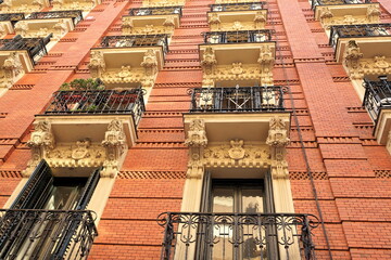 Brick and Ornament &ndash; Madrid Fa&ccedil;ade Study