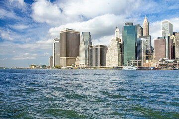 Obraz premium Lower Manhattan skyline. View from the East River. Horizontally.