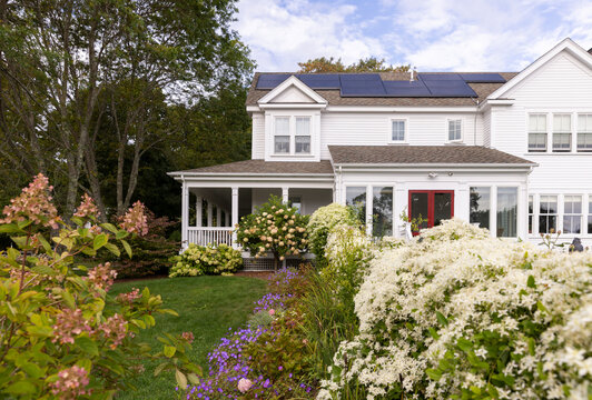 House Luxury property exterior porch Honeysuckle Hedge bloom