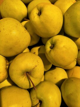 Fresh Yallow Apples Closeup Background