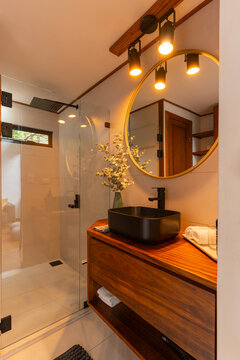 Modern sink with round mirror