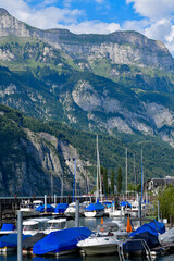 Fototapeta premium Hafen Unterterzen Gemeinde Quarten am Südufer des Walensees, Kanton St. Gallen 