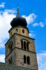 Obraz premium Die Kirche St. Pankratius am Tauferer Tor in Glurns im Vinschgau (Südtirol, Italien)