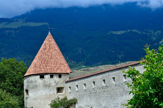 T&uuml;rme der Stadtmauer von Glurns im Vinschgau (S&uuml;dtirol, Italien)